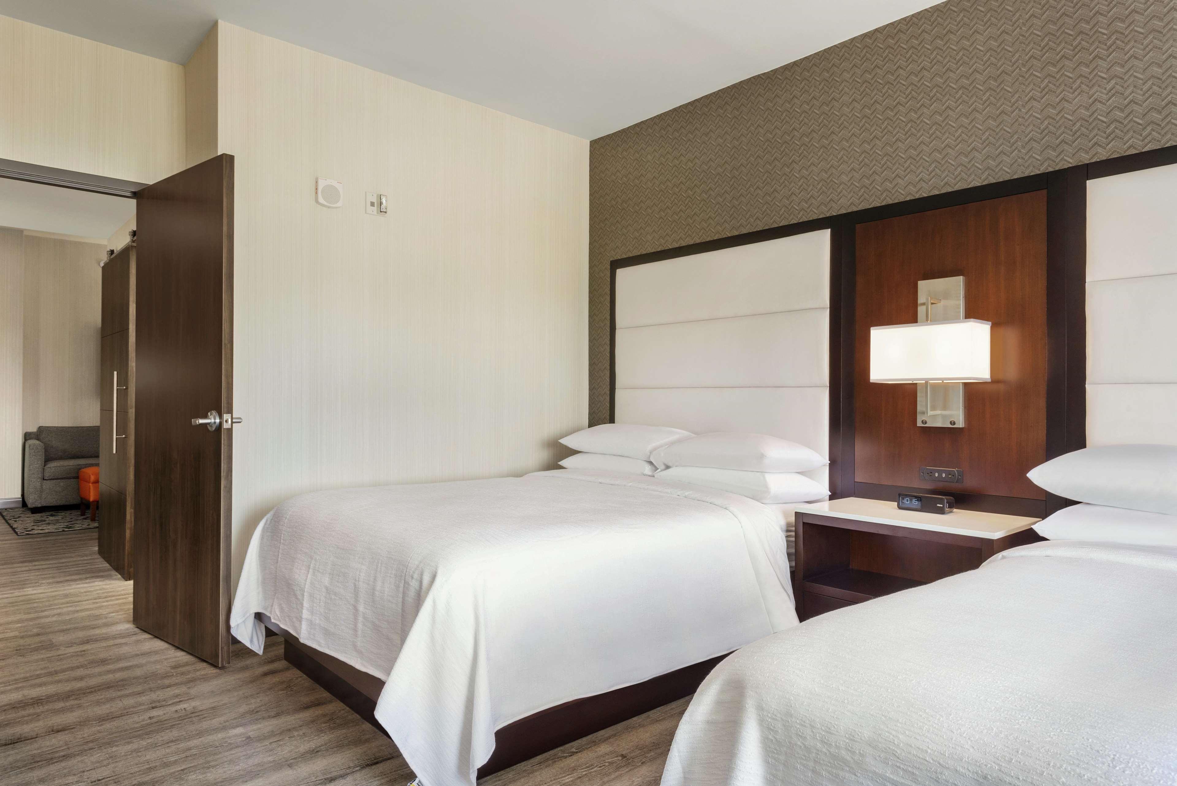 Embassy By Hilton Indianapolis Conv Ctr 4*