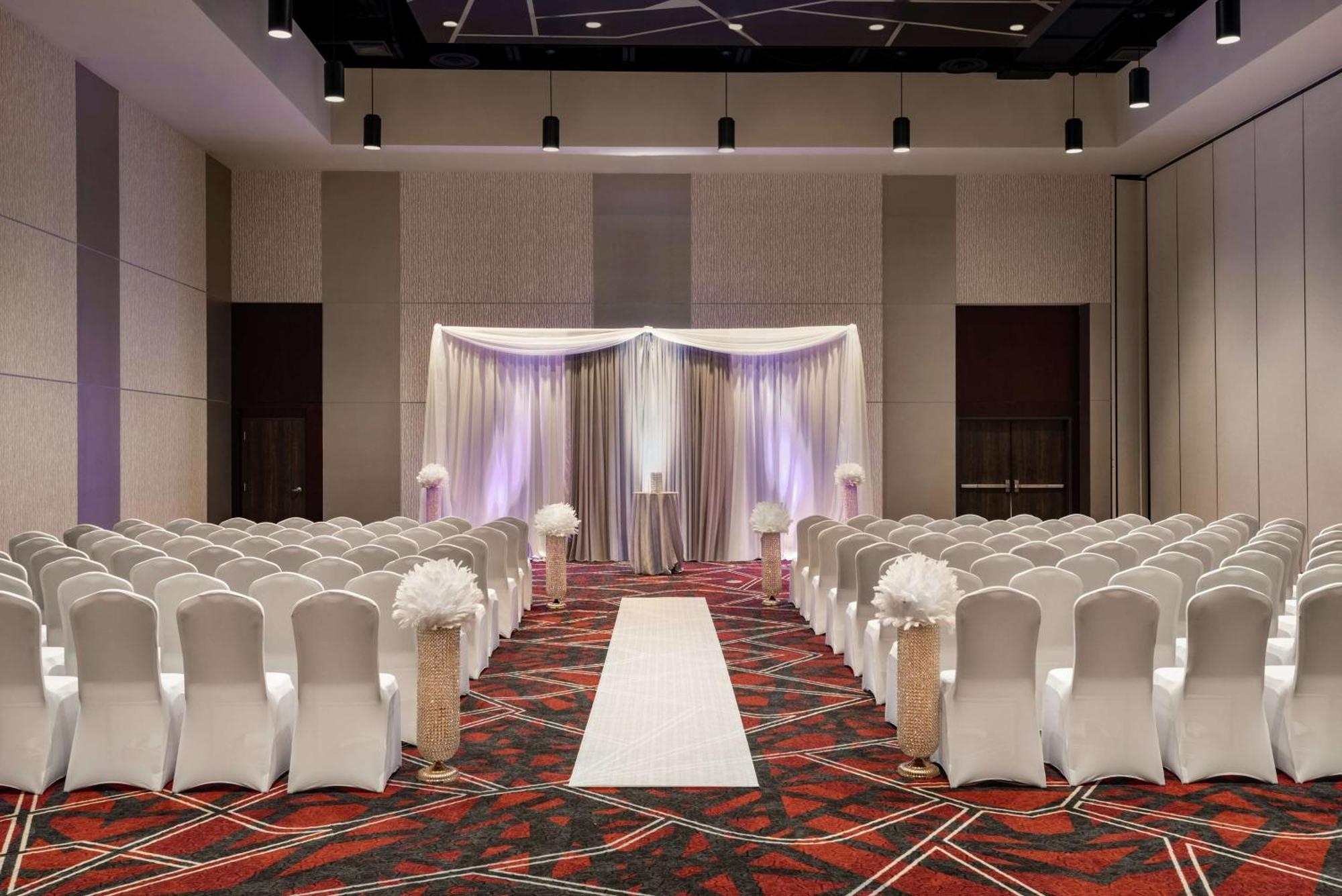 Embassy By Hilton Indianapolis Conv Ctr