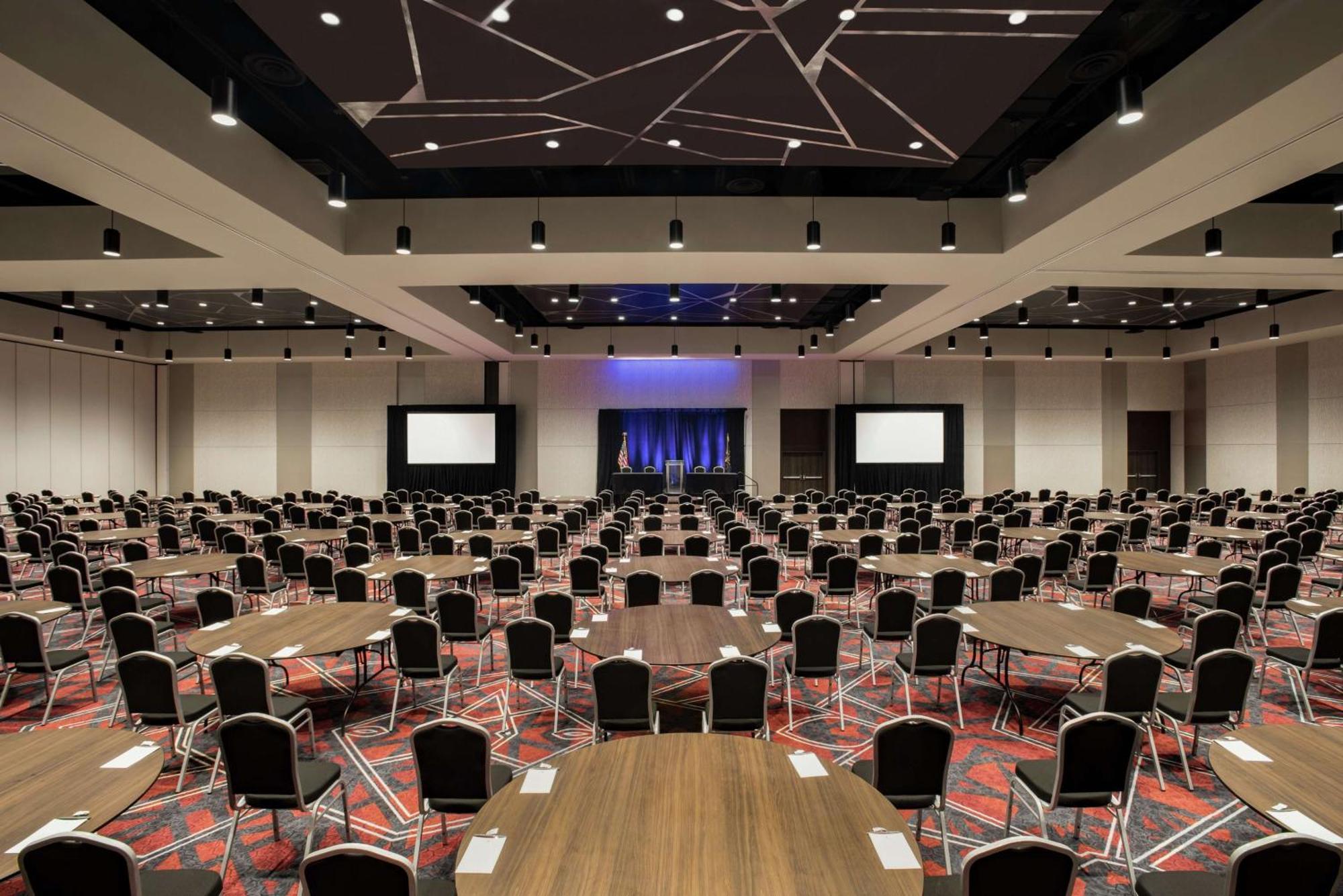 Embassy By Hilton Indianapolis Conv Ctr Hotel 4*