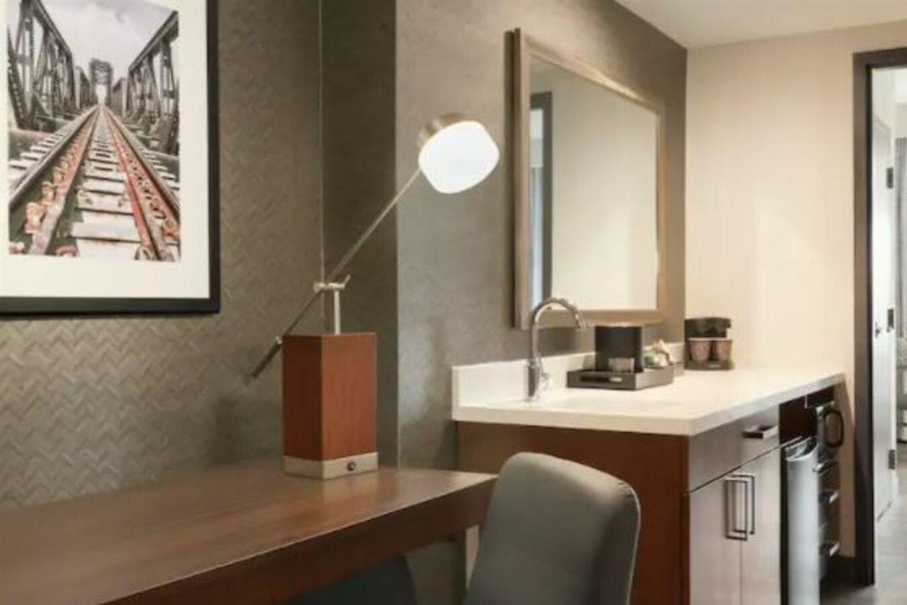 Embassy By Hilton Indianapolis Conv Ctr Hotel
